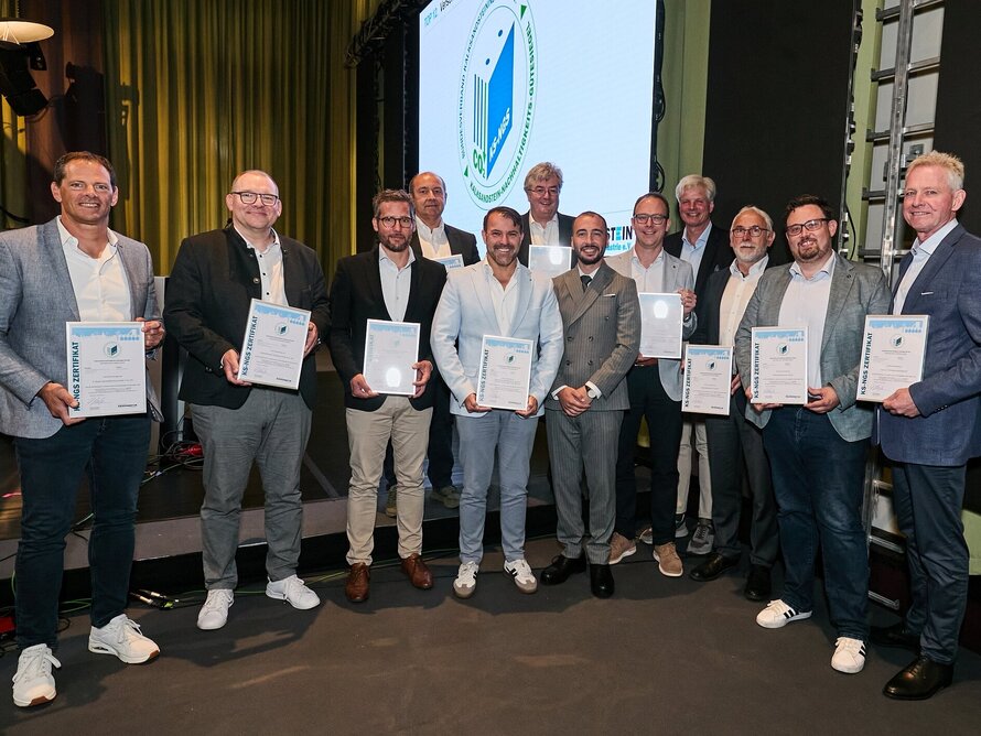 Übergabe KS-NGS bei der Mitgliederversammlung 2025