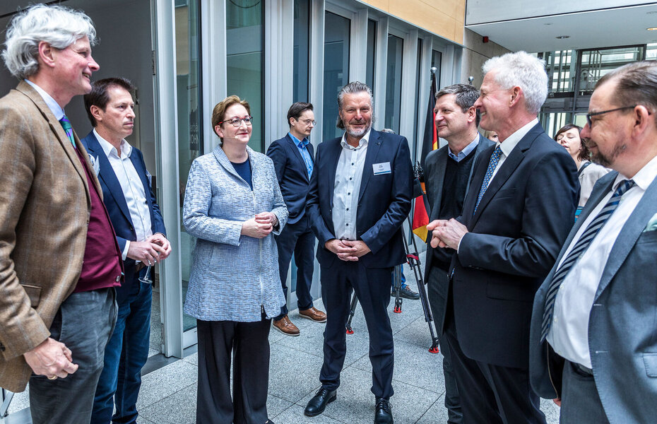 Jan D. Radmacher und Dr. Hannes Zapf im Gespräch mit Bauministerin Klara Geywitz