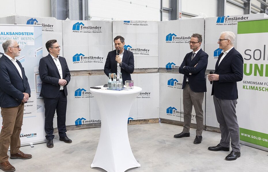 Begrüßung bei den Emsländer Baustoffwerken | Foto: Tobias Bruns